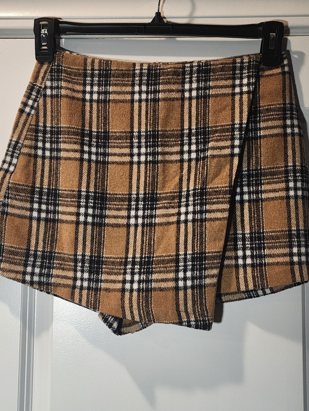 Plaid Wrap-Front Women’s Shorts in Black/Brown Flannel Size Small Item 0727268SH